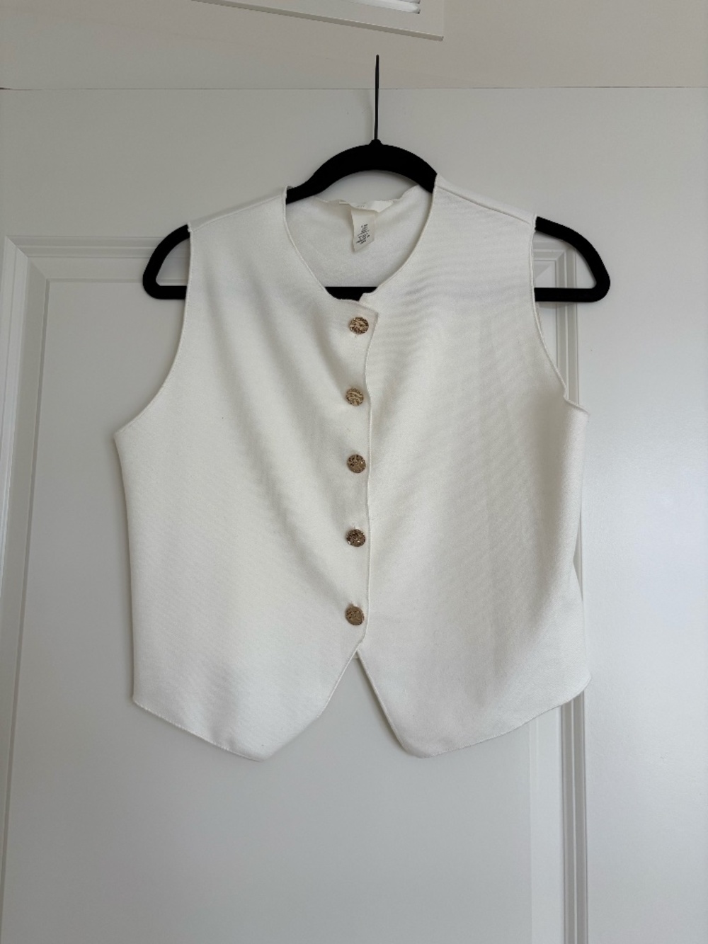 H&M white tank with gold buttons